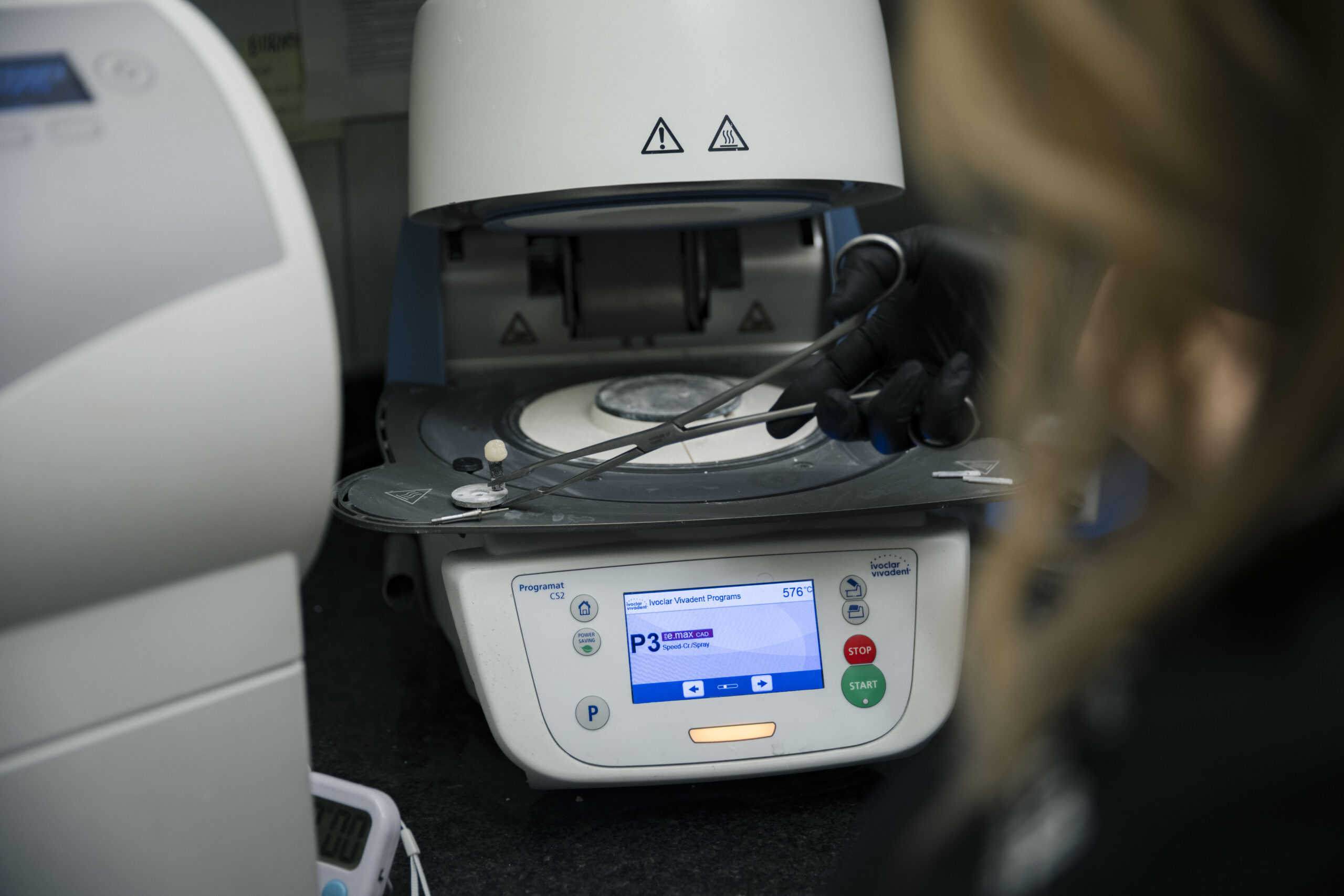 Dental intraoral scanner (iocal Vivadent) with digital display showing program settings